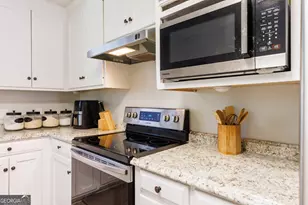 3956 Foxridge Dr, Valdosta, GA 31605 - Photo 9