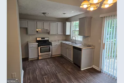 447 Sherwood Circle, Stone Mountain, GA 30087 - Photo 5