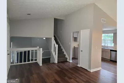 447 Sherwood Circle, Stone Mountain, GA 30087 - Photo 3