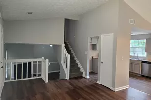 447 Sherwood Cir, Stone Mountain, GA 30087 - Photo 3
