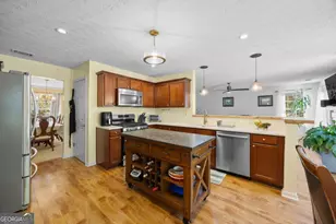4041 Oak Crossing Dr, Suwanee, GA 30024 - Photo 9