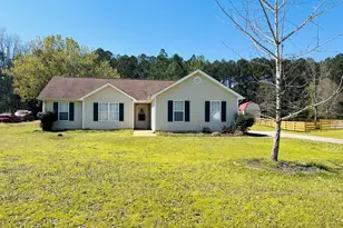 405 Peeks Crossing Dr, Senoia, GA 30276 - Photo 1