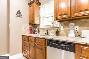 308 Flowing Meadows Dr, Kathleen, GA 31047 - Photo 13