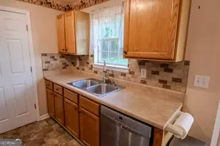 198 Brenda Ellen Dr, Newnan, GA 30265 - Photo 9