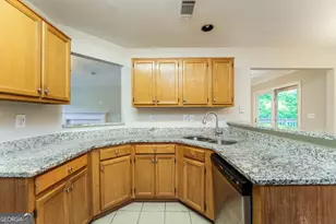 2740 Tradd Ct, Snellville, GA 30039 - Photo 7
