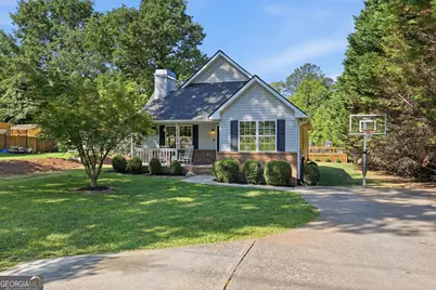981 Hoyt Street, Cornelia, GA 30531 - Photo 1