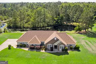 190 Lakes Dr, Brunswick, GA 31523 - Photo 1