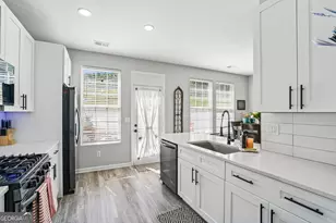 5301 Paramount View Way, Sugar Hill, GA 30518 - Photo 13