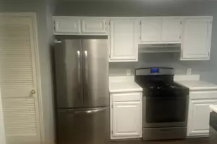 384 Lakeridge Ct, Riverdale, GA 30274 - Photo 5