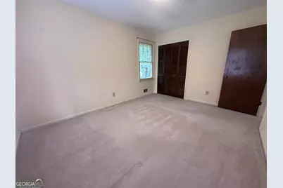 4056 White Oak Lane SW, Lilburn, GA 30047 - Photo 17