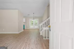 4975 Galbraith Cir, Stone Mountain, GA 30088 - Photo 3