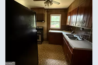 528 Pinecrest Drive, Riverdale, GA 30274 - Photo 9