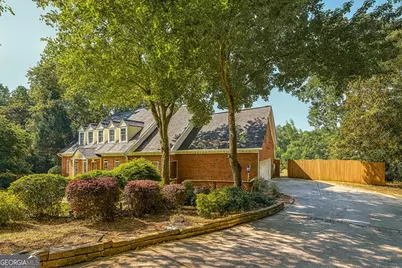 4070 Runnymede Drive SW, Lilburn, GA 30047 - Photo 3