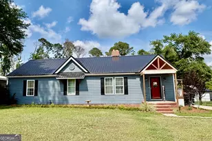 348 S Victory Dr, Lyons, GA 30436 - Photo 1