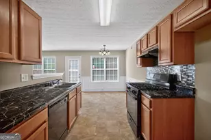 578 Shadow Lake Dr, Lithonia, GA 30058 - Photo 19