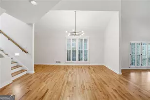 10210 Kinross Rd, Roswell, GA 30076 - Photo 11