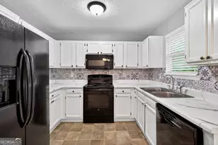 126 Doe Run Dr, Sharpsburg, GA 30277 - Photo 13