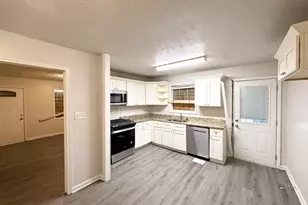 1465 Holcomb Ave, East Point, GA 30344 - Photo 7