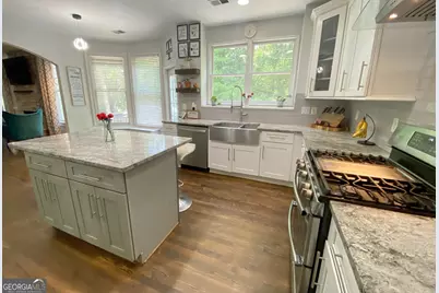 588 Lakeview Terrace SE, Smyrna, GA 30126 - Photo 11