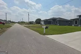 814 Frederick Reid St E, Lehigh Acres, FL 33974 - Photo 5