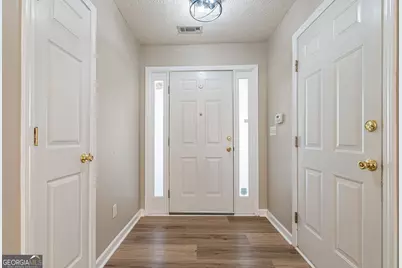 5755 Lakeview Circle, Lithonia, GA 30058 - Photo 5