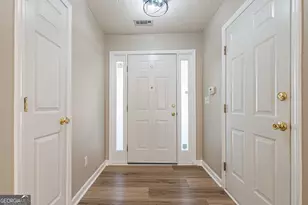 5755 Lakeview Cir, Lithonia, GA 30058 - Photo 5