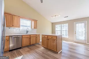 5755 Lakeview Cir, Lithonia, GA 30058 - Photo 11