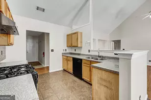 6827 Hill Creek Cove, Lithonia, GA 30058 - Photo 15