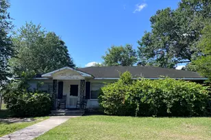 211 E Banks St, Glennville, GA 30427 - Photo 1