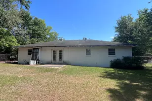 211 E Banks St, Glennville, GA 30427 - Photo 9