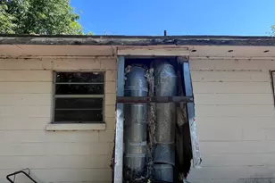 211 E Banks St, Glennville, GA 30427 - Photo 11