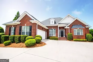 210 Turnberry Cir, Carrollton, GA 30116 - Photo 3