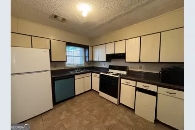 5140 High Point Road #21, Union City, GA 30291 - Photo 3