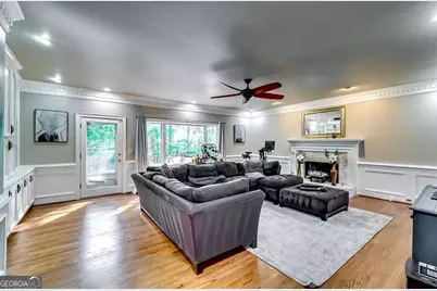 7635 Blandford Place, Sandy Springs, GA 30350 - Photo 11