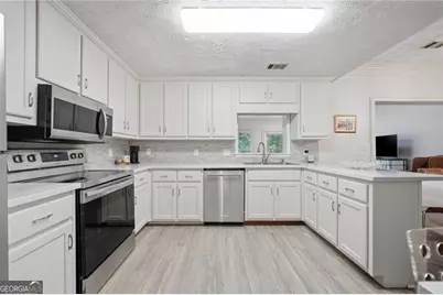 7505 Saint Charles Square #C8, Roswell, GA 30075 - Photo 11