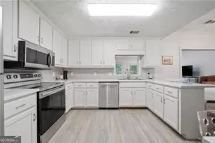 7505 St Charles Square, Roswell, GA 30075 - Photo 11