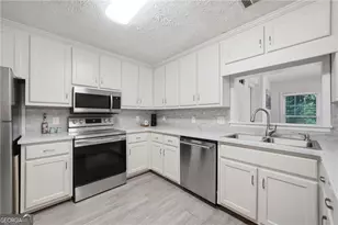 7505 St Charles Square, Roswell, GA 30075 - Photo 15