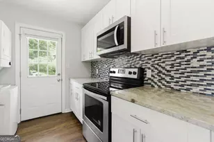 2705 Lincoln Ct NW, Atlanta, GA 30318 - Photo 11