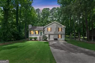 5627 Pinedale Cir, Sugar Hill, GA 30518 - Photo 3
