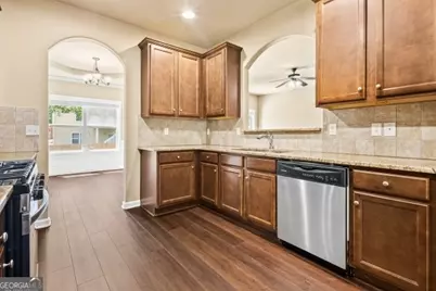 3920 Lake Manor Way, Atlanta, GA 30349 - Photo 9