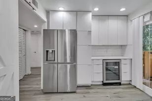 5641 Kingsport Dr, Atlanta, GA 30342 - Photo 11