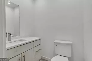 5641 Kingsport Dr, Atlanta, GA 30342 - Photo 19