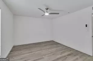 5641 Kingsport Dr, Atlanta, GA 30342 - Photo 17