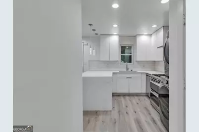 5641 Kingsport Drive #8, Atlanta, GA 30342 - Photo 9