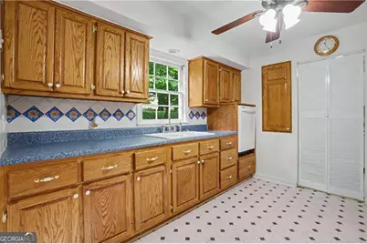 391 Beaumont Drive, Stone Mountain, GA 30087 - Photo 11