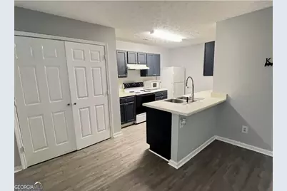 2279 Strathmoor Manor Drive, Lithonia, GA 30058 - Photo 5