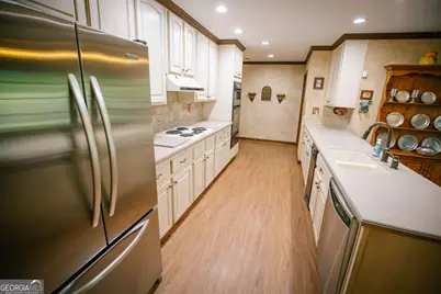 6960 Northgreen Drive, Sandy Springs, GA 30328 - Photo 13