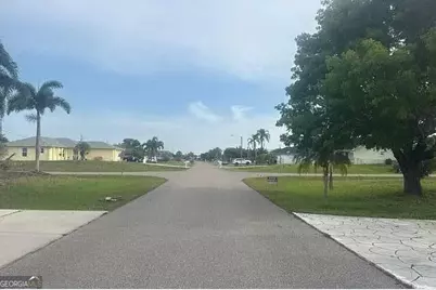 702 SW 9th Avenue, Cape Coral, FL 33991 - Photo 5