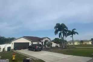 702 SW 9th Ave, Cape Coral, FL 33991 - Photo 3