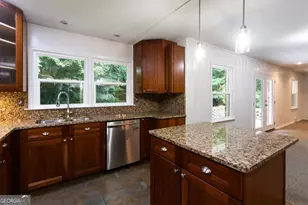1025 Vistavia Cir, Decatur, GA 30033 - Photo 17
